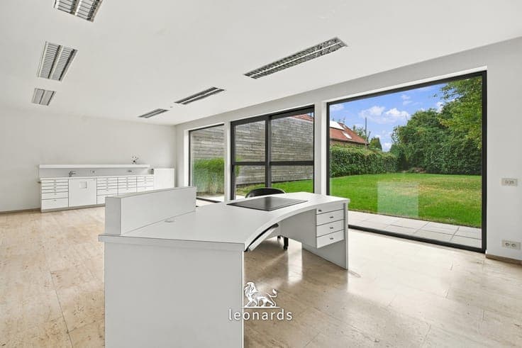 Bright semi-detached home with large garden in Bissegem