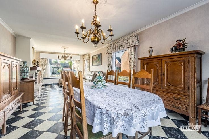 Verrassend ruime woning met vergezichten te Torhout in de G…