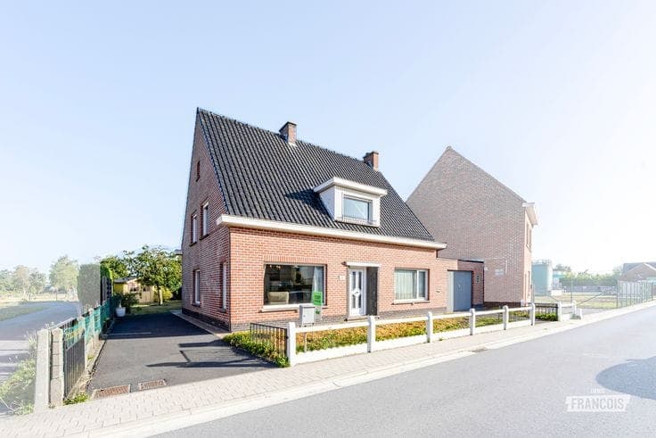 Verrassend ruime woning met vergezichten te Torhout in de G…