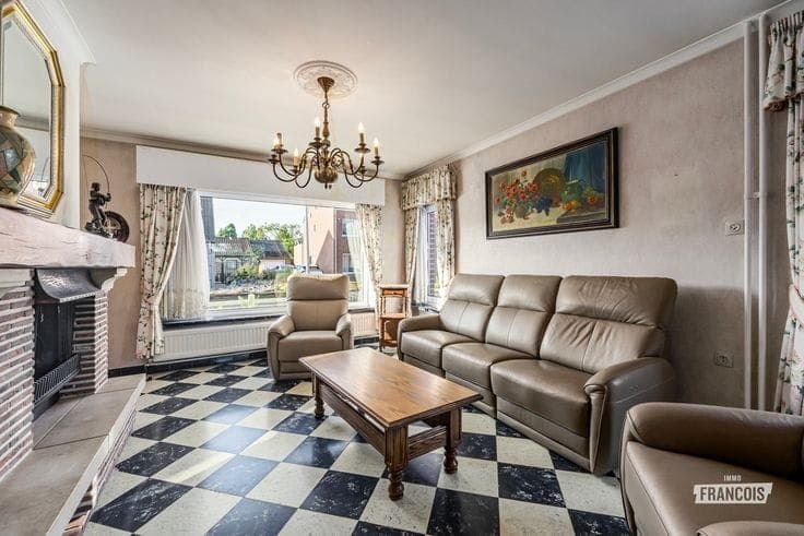 Verrassend ruime woning met vergezichten te Torhout in de G…