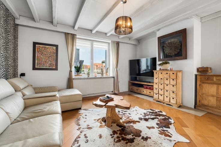 Spacious, fully renovated property with 3 bedrooms, versatil