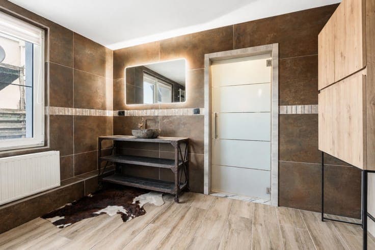 Spacious, fully renovated property with 3 bedrooms, versatil