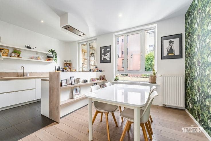 Spacious family home with a garden in a sought-after neighb…
