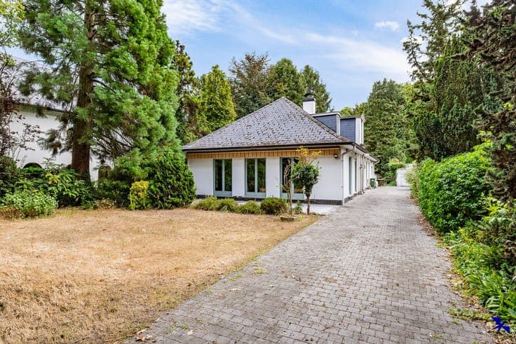 Detached villa on a sun-facing plot of 13 ares near Donkmeer