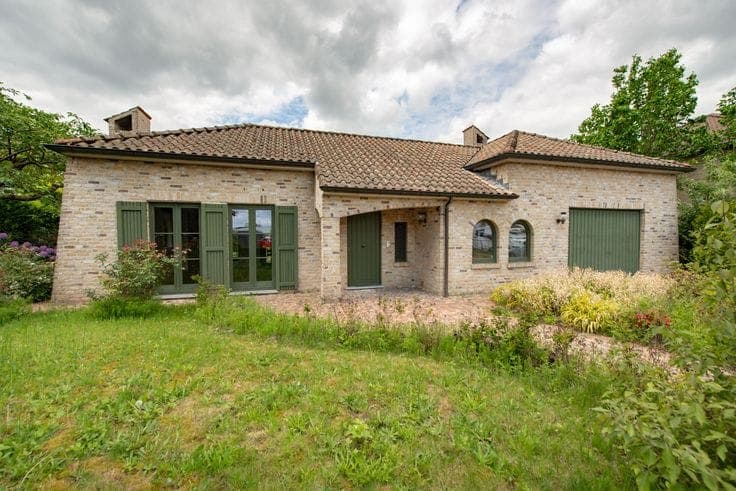 House in Sint-Pieters-Leeuw
