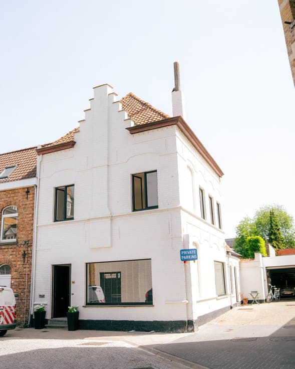 Charmante woning met privé parking in centrum Ieper