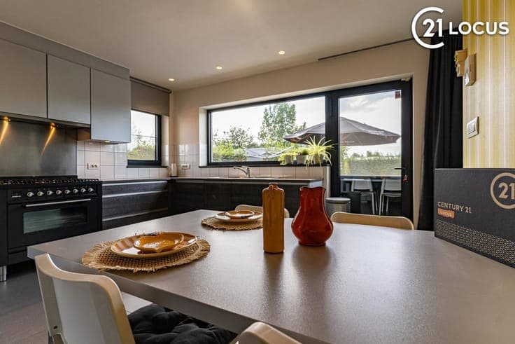 Exceptionally flexible living on a 1,056 m² plot in Doorslaa