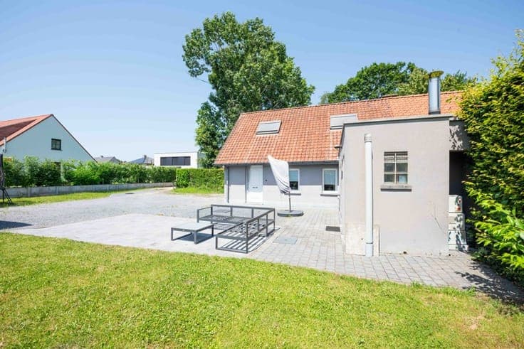 Charmante woning met 2 slaapkamers en 2 garages