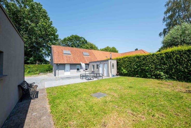 Charmante woning met 2 slaapkamers en 2 garages