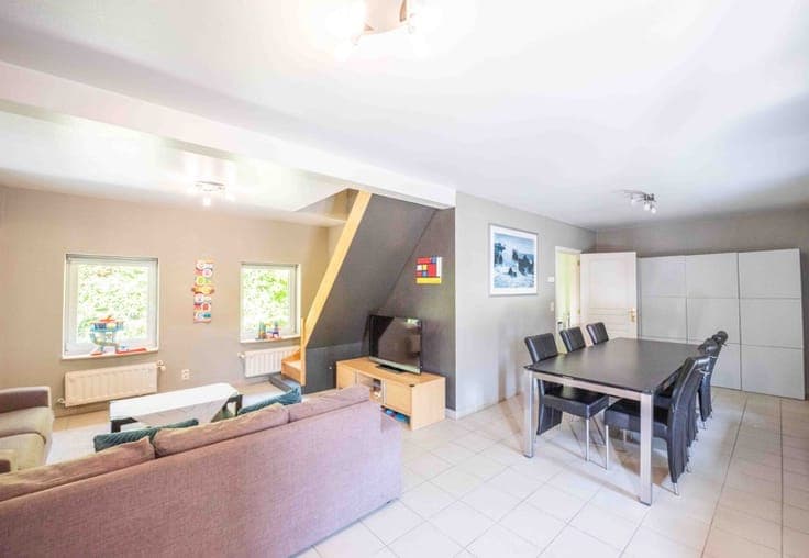 Charmante woning met 2 slaapkamers en 2 garages