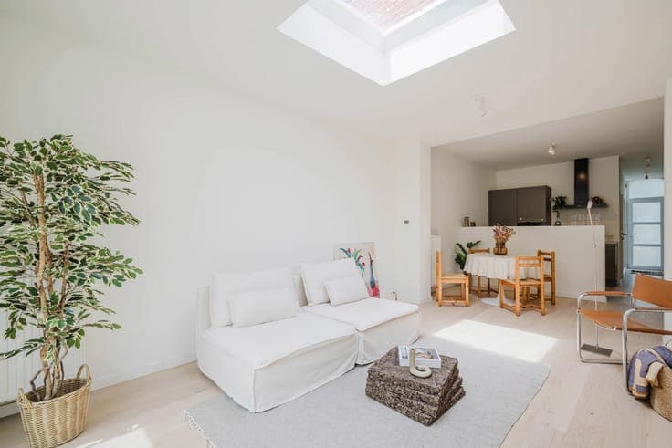 Gerenoveerde woning met 4 slpk te koop in Gent