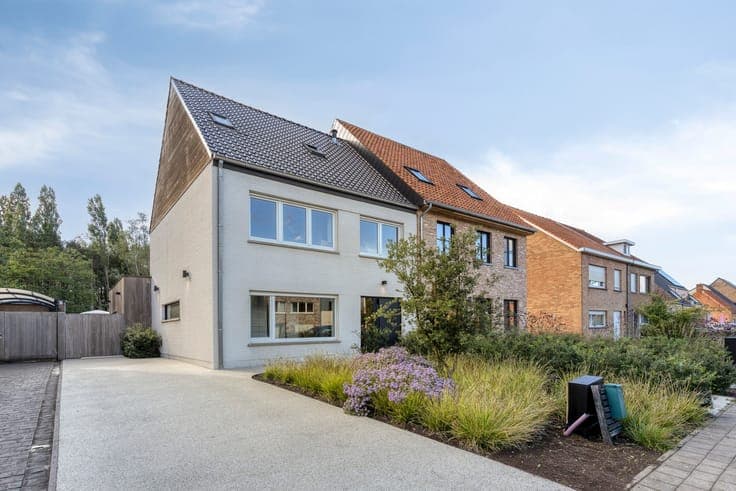 Energy efficient home with swimming pool and EPC A in Sint-A