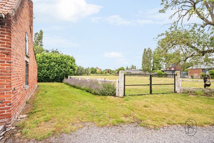 Prachtig gelegen af te breken woning op 5800m2