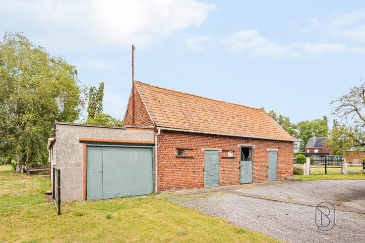Prachtig gelegen af te breken woning op 5800m2
