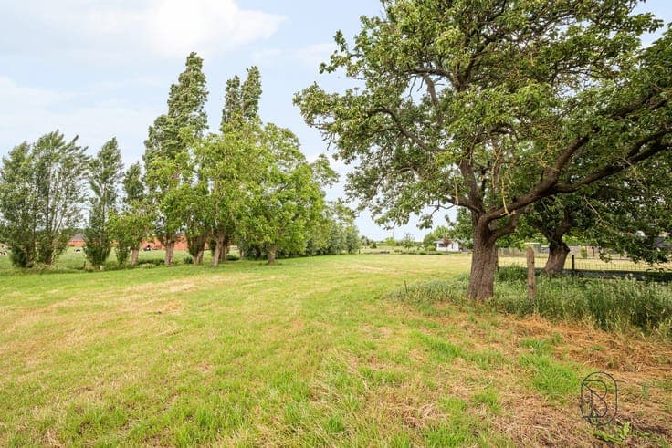 Prachtig gelegen af te breken woning op 5800m2