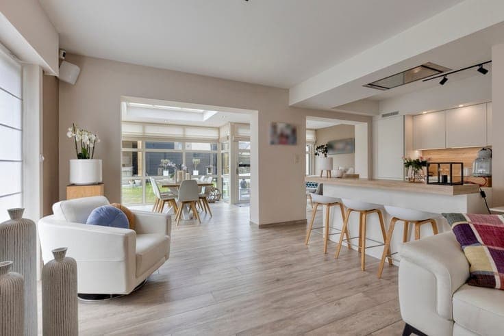 Instapklare gezinswoning met 5 slaapkamers, zonnige tuin en