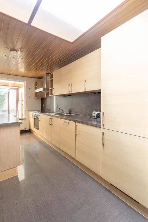 4-bedroom house with veranda/courtyard