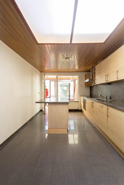 4-bedroom house with veranda/courtyard