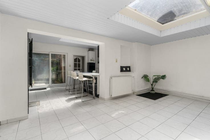 Spacious 5-bedroom semi-detached in Brugse Poort