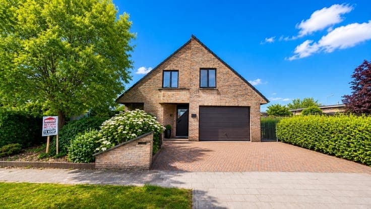 Ruime gezinswoning met 4 tot 6 slaapkamers waardoor mogel...