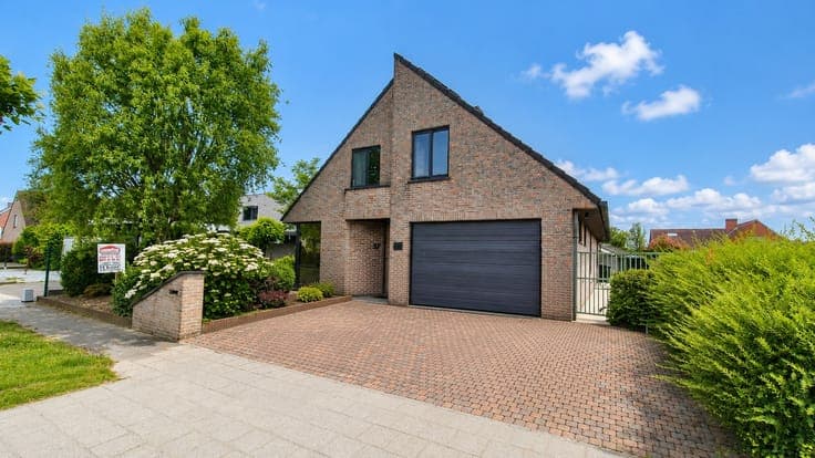 Ruime gezinswoning met 4 tot 6 slaapkamers waardoor mogel...