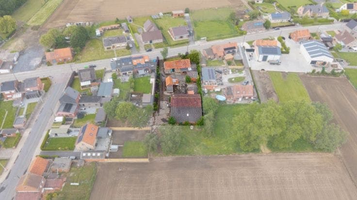 Farmhouse in need of renovation with spacious outbuilding i…