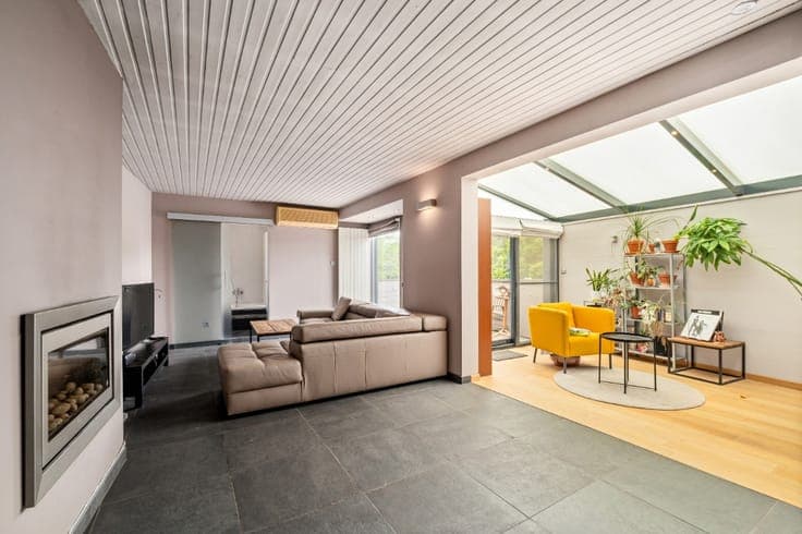 Versatile home (272 m²) with commercial space in Erembodegem