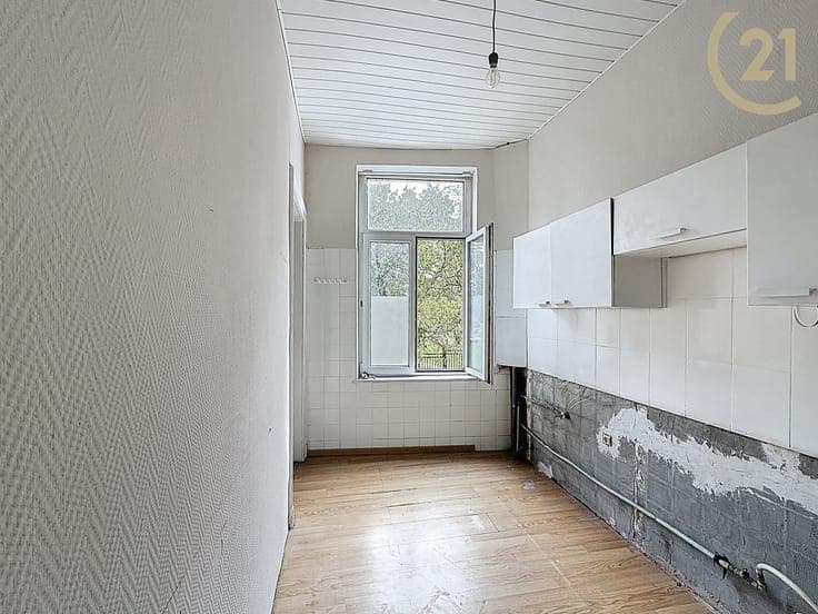 ingle-family house to renovate – great potential & location