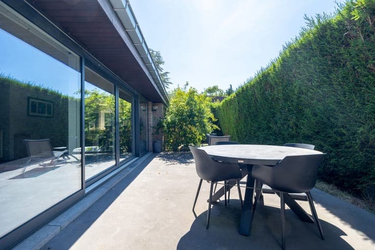 Comfort and space: 4-bedroom villa with garage and garden