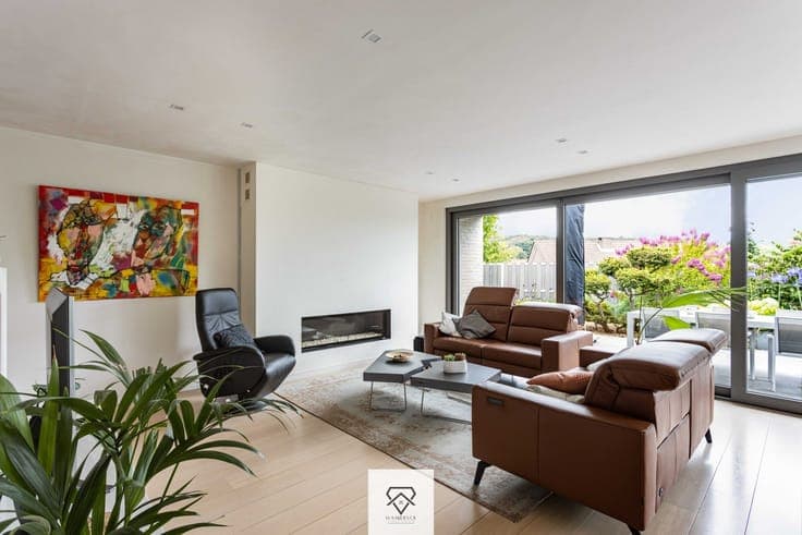 Tijdloze architectenwoning in het groene Louise-Marie te ...