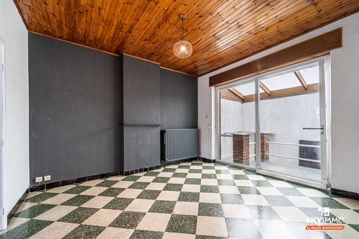 SUPERBE MAISON 3 CHAMBRES -8 GARAGES -JARDIN - SERRE - LIEGE