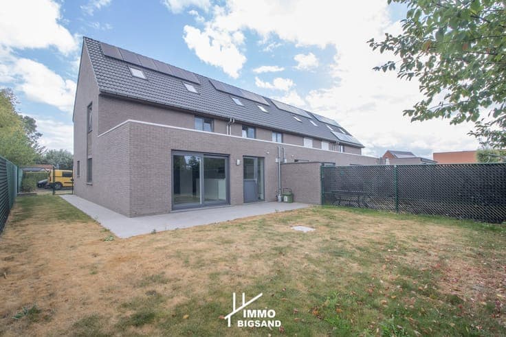 Halfopen nieuwbouwwoning te koop in rustige woonwijk met ...