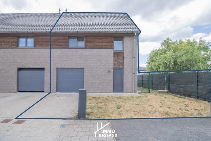 Halfopen nieuwbouwwoning te koop in rustige woonwijk met ...