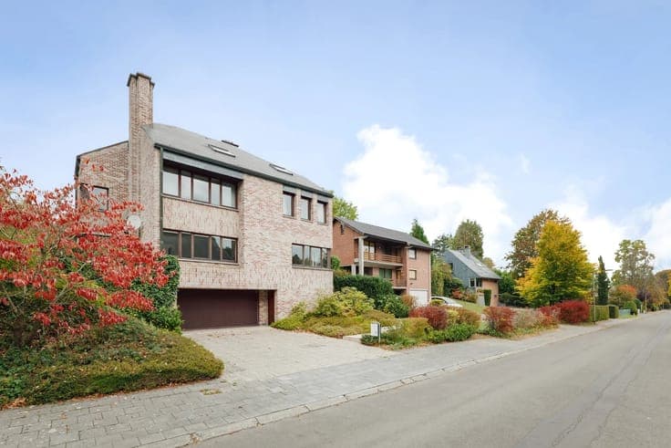Arboretum Neighborhood: Spacious 5 Bedroom Villa on 9 ares