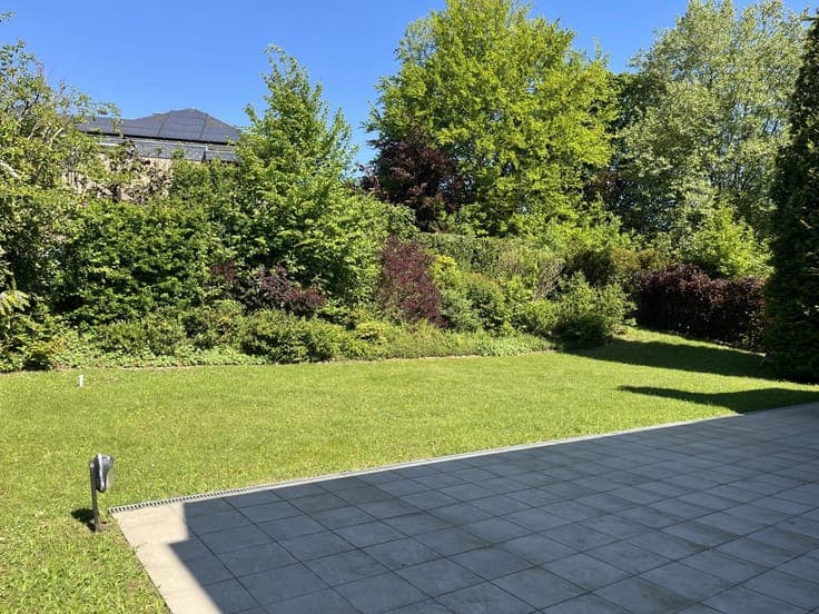 Arboretum Neighborhood: Spacious 5 Bedroom Villa on 9 ares