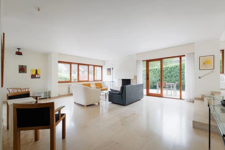 Arboretum Neighborhood: Spacious 5 Bedroom Villa on 9 ares