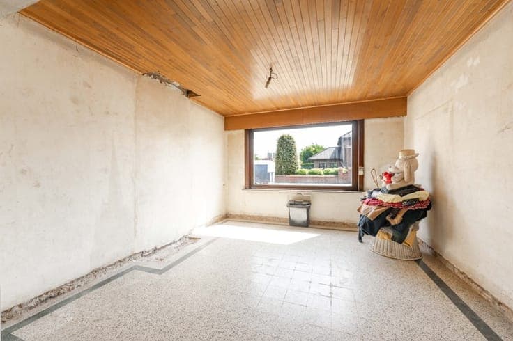 🏡 Te renoveren HALFOPEN woning met 3 slaapkamers, grote g...