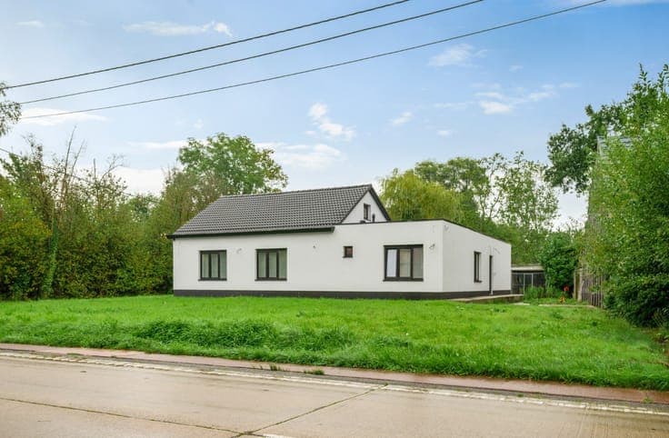 Gerenoveerde woning met 5 slpkrs en 2 badkamers op percee...