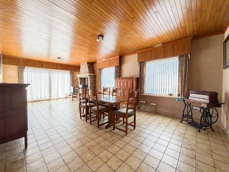 Te koop, veelzijdige open bebouwing bestaande uit 2 wonin...