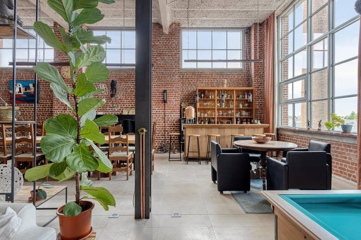 Bright, spacious loft with a large terrace