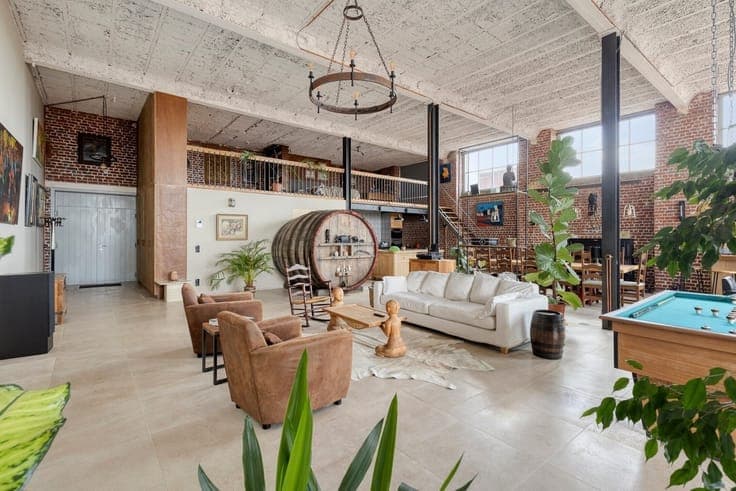 Bright, spacious loft with a large terrace