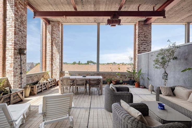 Bright, spacious loft with a large terrace