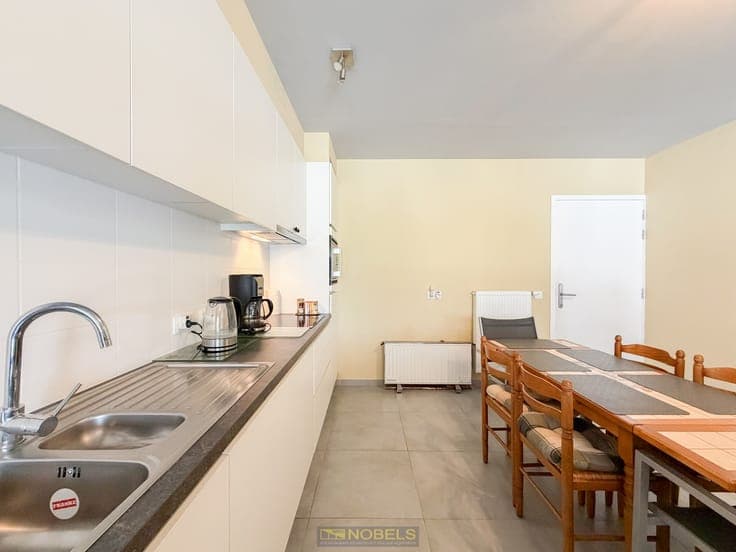 Te koop, assistentieflat in recente residentie aan de ker...
