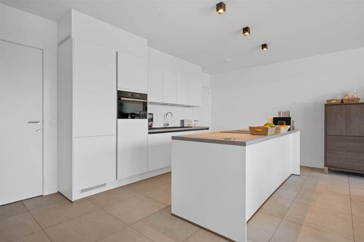 2% registration possible! Spacious 3-bedroom home.