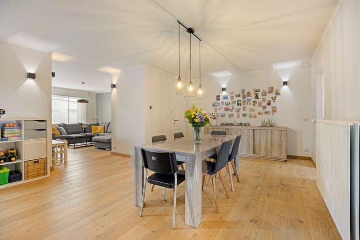 RUIME GEZINSWONING MET 3 SLAAPKAMERS EN LEUKE TUIN