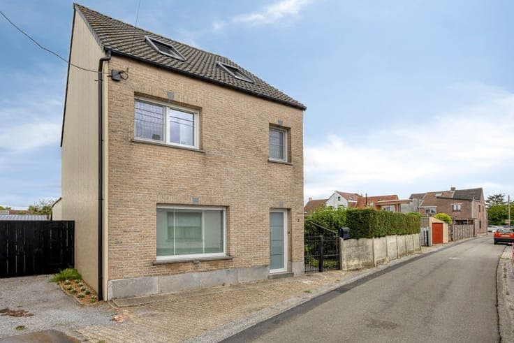 RUIME GEZINSWONING MET 3 SLAAPKAMERS EN LEUKE TUIN