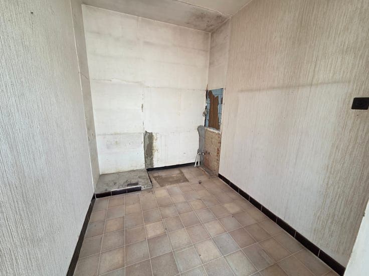 Vrijstaande woning met 4 slks op een perceel van 3135m² met