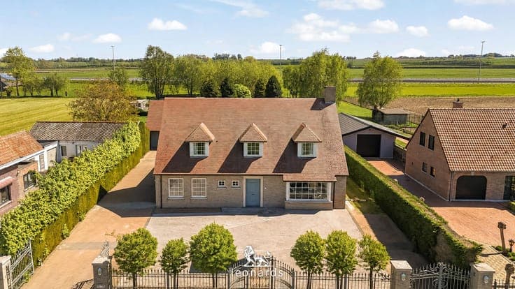 Spacious luxury villa on 3,001 m² in a rural setting