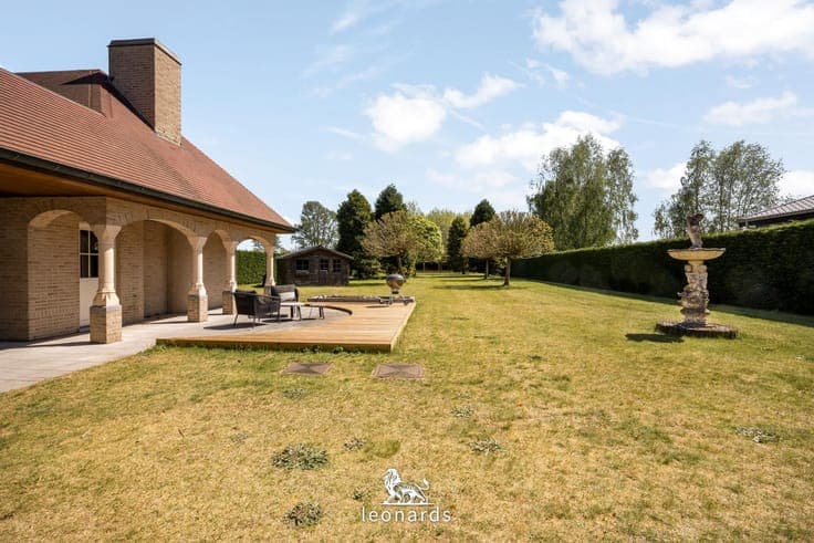 Spacious luxury villa on 3,001 m² in a rural setting