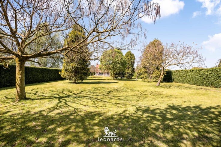 Spacious luxury villa on 3,001 m² in a rural setting
